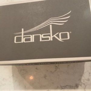 Dansko XP2.0 Pull Up in Navy Waterproof Size 39. Brand new shoe, still in box.